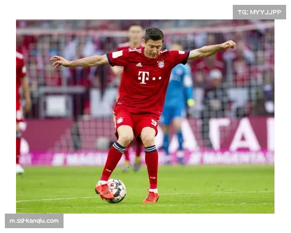 莱万复出将佩戴护目镜出战 面部保护装置影响视野评估 莱万复出将佩戴护目镜出战 面部保护装置影响视野评估